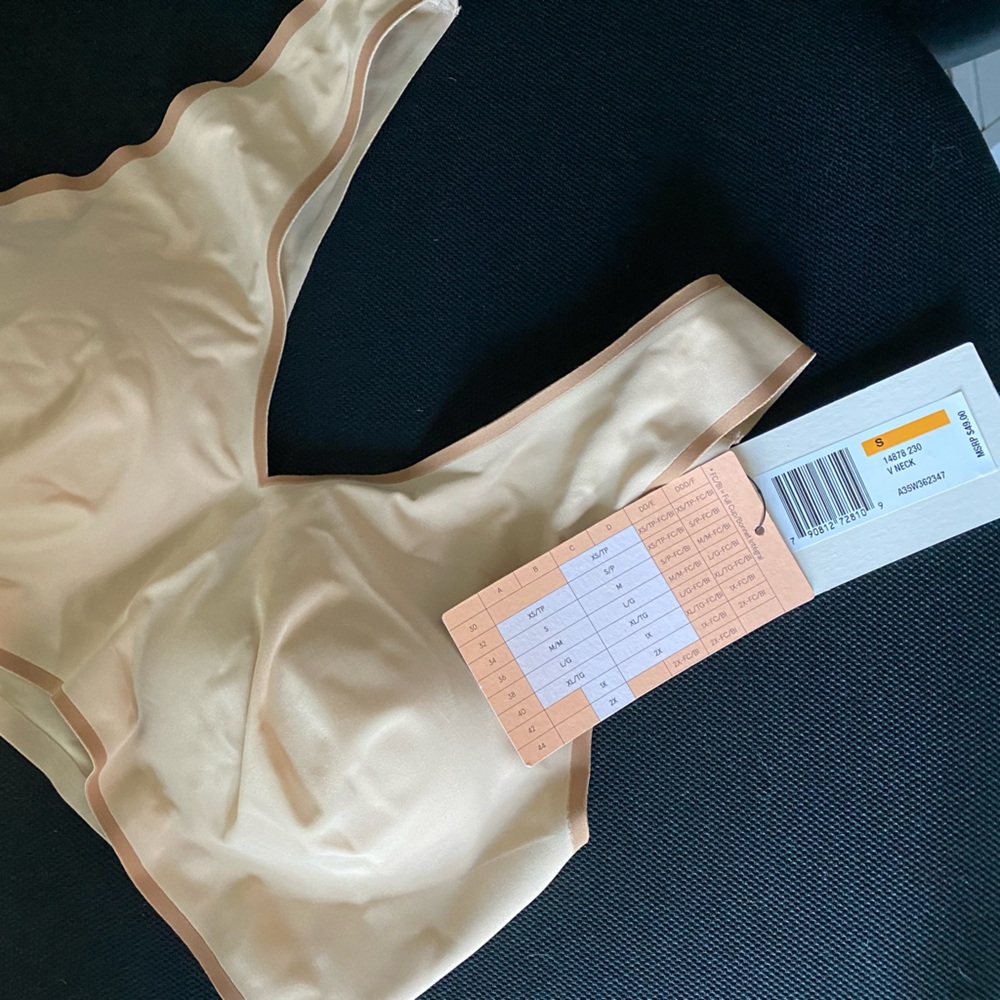 True and Co v neck bralette. NWT